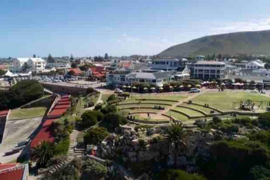 Central Modern Studio Apartment, Hermanus Waterfront Exterior photo